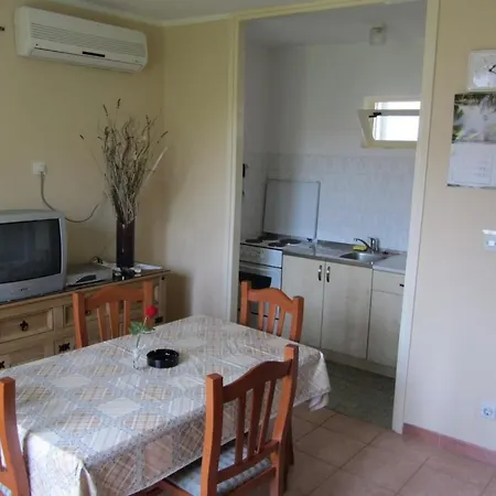 Apartment In With Balcony, Air Conditioning, Wi-fi