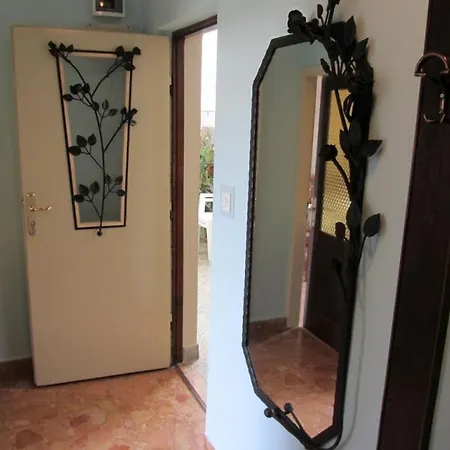 In With Balcony, Air Conditioning, Wi-fi *