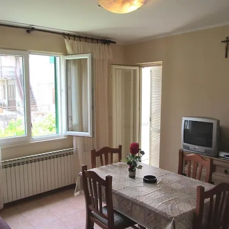 In With Balcony, Air Conditioning, Wi-fi Apartment *